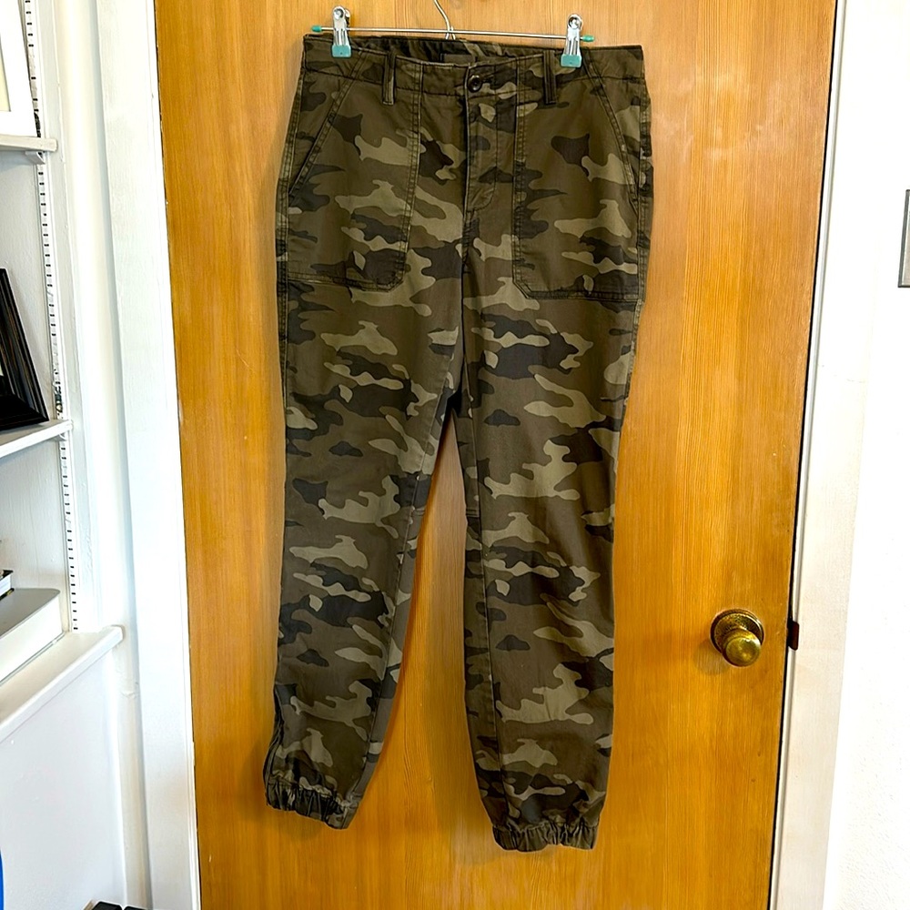 Banana republic, olive camo joggers 8 Long